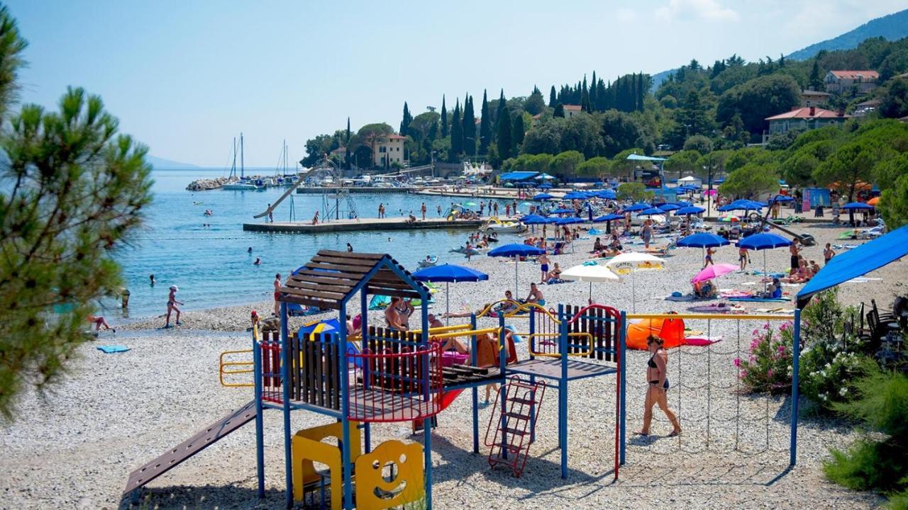 Apartments Skorup Ičići Екстериор снимка