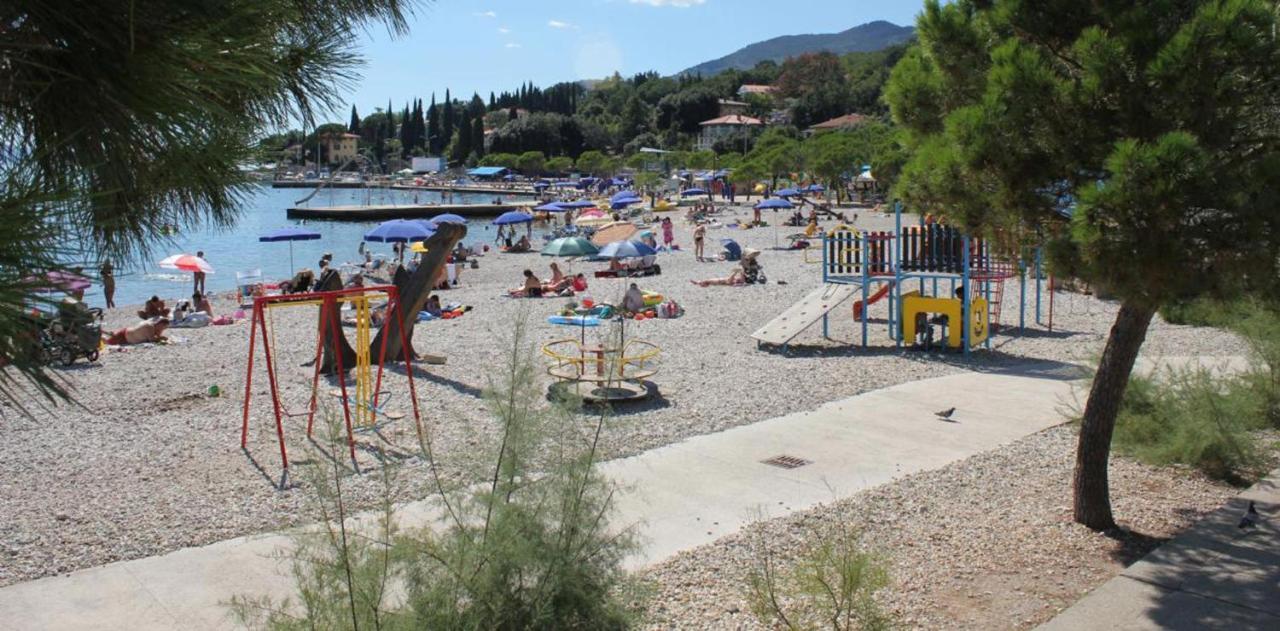 Apartments Skorup Ičići Екстериор снимка